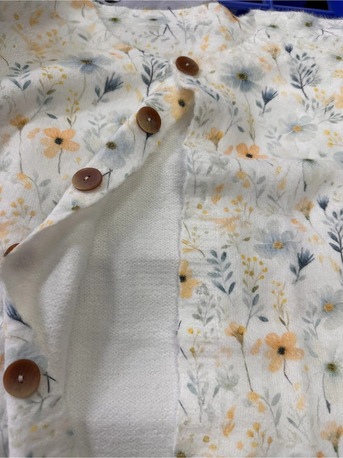 Lovely Meadows Floral Pattern Printed Buttoned Cardigan Sweater