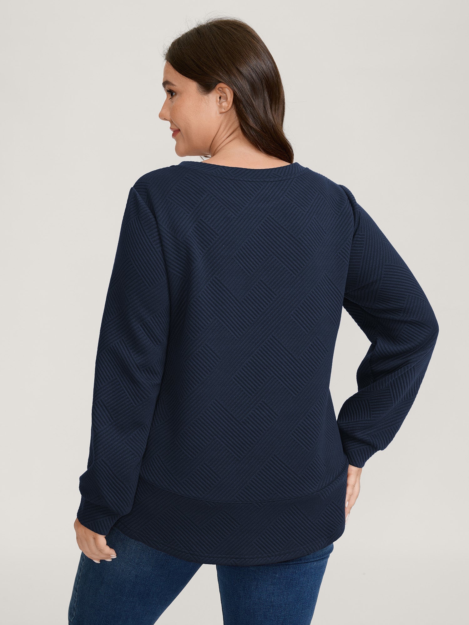 Textured Curvy Hem Round Neck Sweatshirt