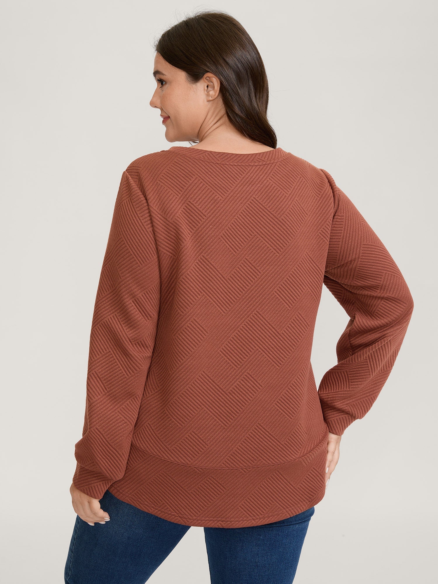 Textured Curvy Hem Round Neck Sweatshirt