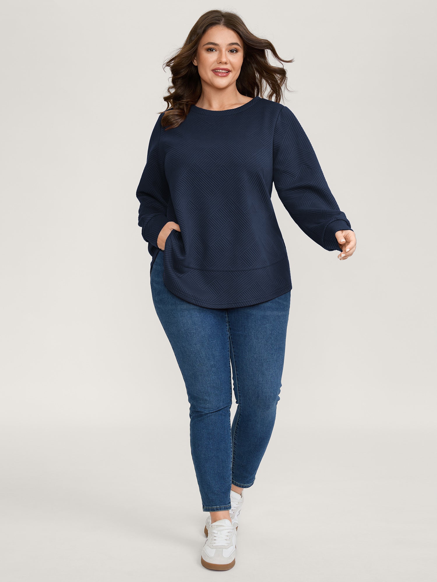 Textured Curvy Hem Round Neck Sweatshirt